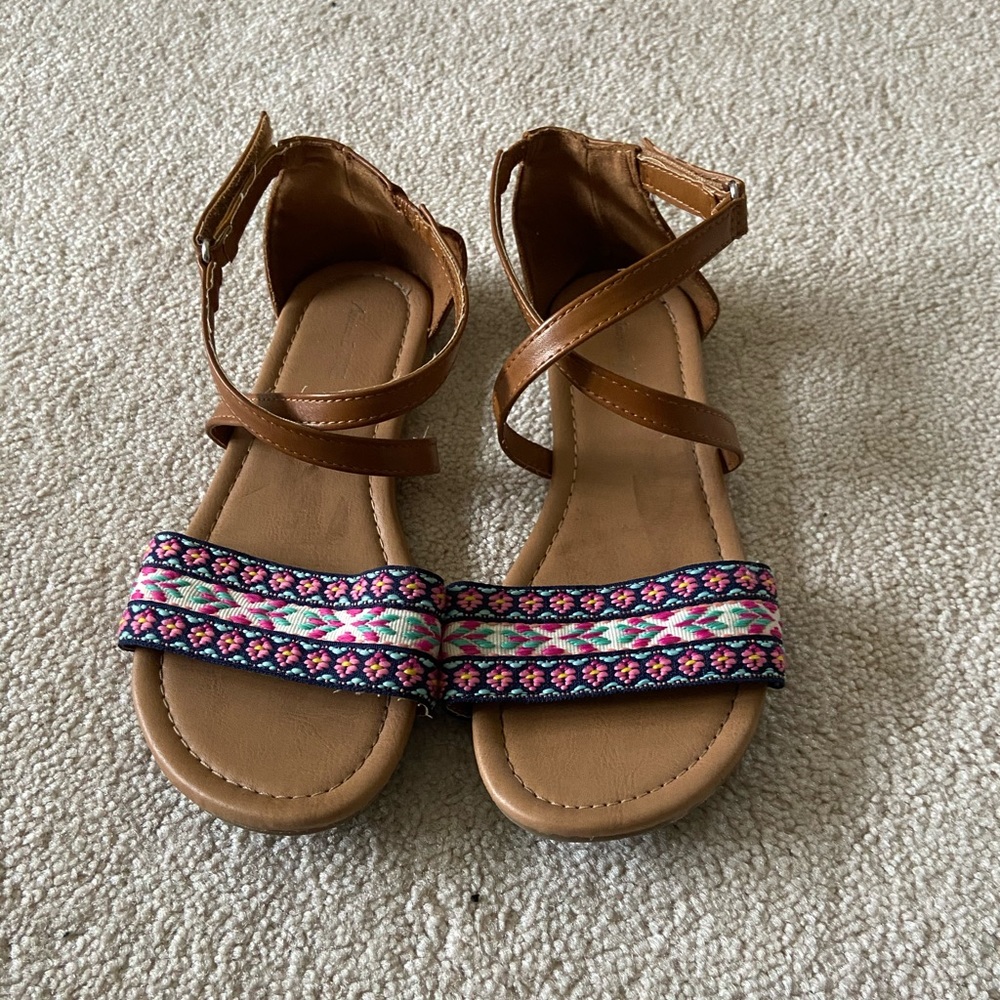 🌺 Adorable Sandals 🌺